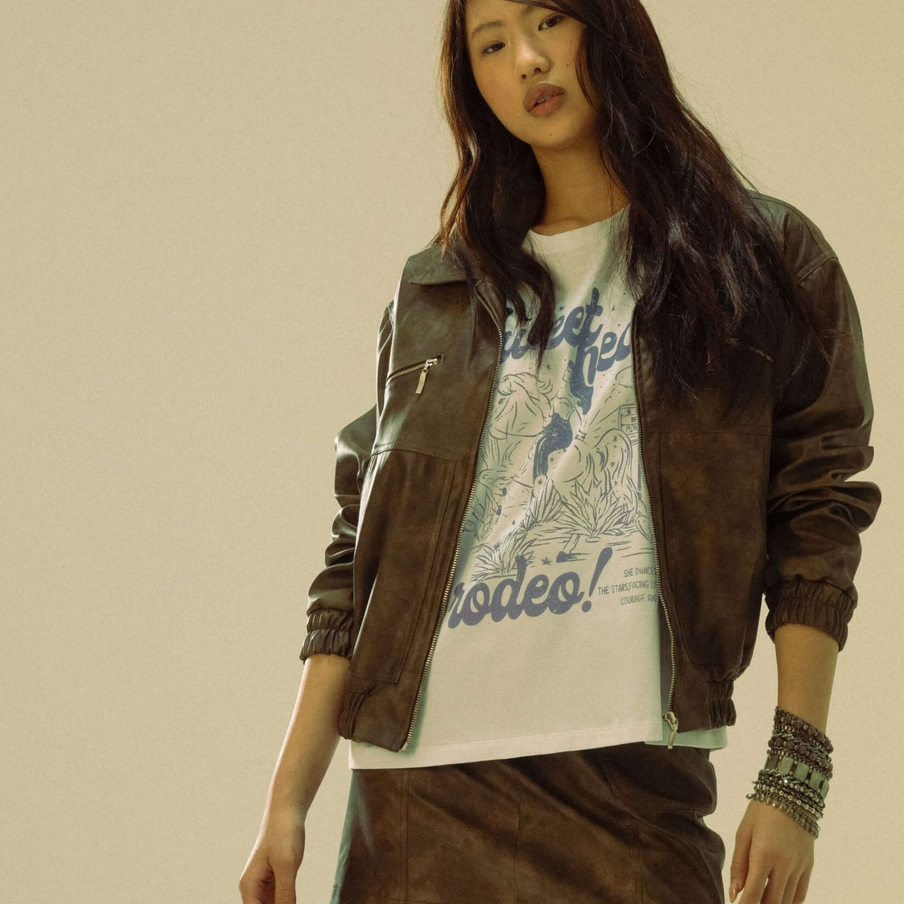 3 Formas de Usar Camiseta Branca em Looks do Dia a Dia