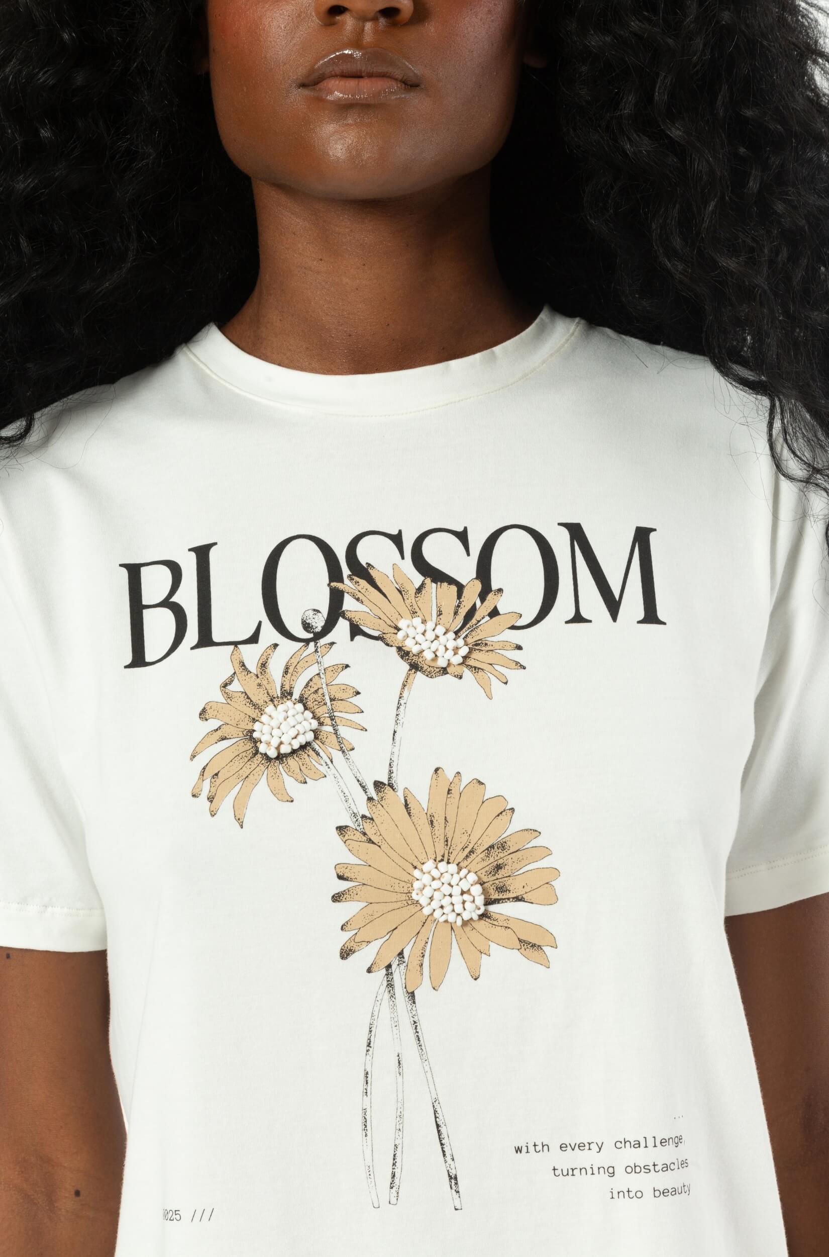 Camiseta Estampada Feminina Branca Blossom